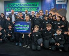 Mais tecnologia: Estado entrega 25 mil tablets e 2,8 mil carrinhos de recarga para escolas