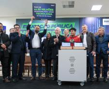 Mais tecnologia: Estado entrega 25 mil tablets e 2,8 mil carrinhos de recarga para escolas