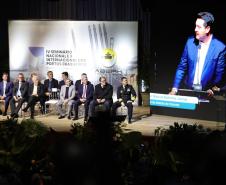 PRESENÇAS – Participaram da abertura do evento o vice-governador Darci Piana; os ministros do Tribunal de Contas da União (TCU) Otto Alencar Rodrigues e Weder de Oliveria; e do Tribunal Superior do Trabalho (TST), Douglas Alencar Rodrigues; o presidente do TRT-PR, Célio Horst; o presidente do TRF4, João Batista Silveira Pinto; o secretário estadual da Justiça e Cidadania, Valdemar Bernardo Jorge; e o deputado federal Arthur Maia. GALERIA DE IMAGENS 