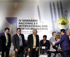 PRESENÇAS – Participaram da abertura do evento o vice-governador Darci Piana; os ministros do Tribunal de Contas da União (TCU) Otto Alencar Rodrigues e Weder de Oliveria; e do Tribunal Superior do Trabalho (TST), Douglas Alencar Rodrigues; o presidente do TRT-PR, Célio Horst; o presidente do TRF4, João Batista Silveira Pinto; o secretário estadual da Justiça e Cidadania, Valdemar Bernardo Jorge; e o deputado federal Arthur Maia. GALERIA DE IMAGENS 