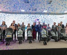 Com carrinhos e acessórios, Estado inicia distribuição inédita de 10 mil kits para mães e bebês