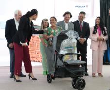 Com carrinhos e acessórios, Estado inicia distribuição inédita de 10 mil kits para mães e bebês