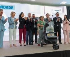 Com carrinhos e acessórios, Estado inicia distribuição inédita de 10 mil kits para mães e bebês