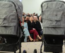 Com carrinhos e acessórios, Estado inicia distribuição inédita de 10 mil kits para mães e bebês