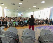 Com carrinhos e acessórios, Estado inicia distribuição inédita de 10 mil kits para mães e bebês