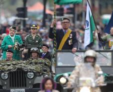 203 anos da Independência: 6,5 mil pessoas desfilam no 7 de Setembro em Curitiba