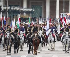 203 anos da Independência: 6,5 mil pessoas desfilam no 7 de Setembro em Curitiba