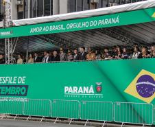203 anos da Independência: 6,5 mil pessoas desfilam no 7 de Setembro em Curitiba