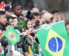 203 anos da Independência: 6,5 mil pessoas desfilam no 7 de Setembro em Curitiba