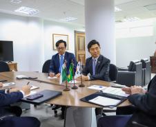 Piana recebe cônsul-geral da Coreia do Sul para tratar da instalação da LG no Paraná