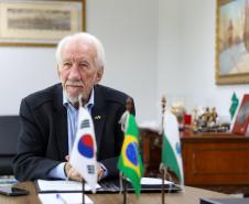 Piana recebe cônsul-geral da Coreia do Sul para tratar da instalação da LG no Paraná
