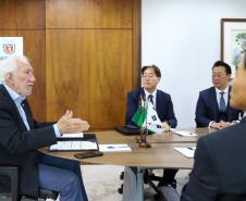 Piana recebe cônsul-geral da Coreia do Sul para tratar da instalação da LG no Paraná
