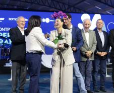 Ratinho Junior recebe Troféu Ocepar por contribuição ao cooperativismo paranaense