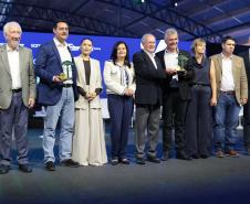Ratinho Junior recebe Troféu Ocepar por contribuição ao cooperativismo paranaense