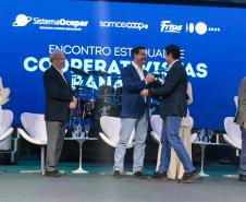 Ratinho Junior recebe Troféu Ocepar por contribuição ao cooperativismo paranaense