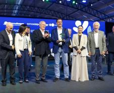 Ratinho Junior recebe Troféu Ocepar por contribuição ao cooperativismo paranaense