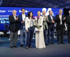 Ratinho Junior recebe Troféu Ocepar por contribuição ao cooperativismo paranaense