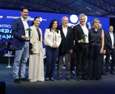 Ratinho Junior recebe Troféu Ocepar por contribuição ao cooperativismo paranaense