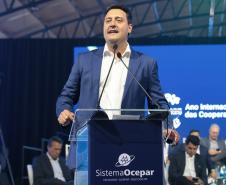Ratinho Junior recebe Troféu Ocepar por contribuição ao cooperativismo paranaense