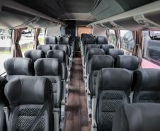 Paraná entrega 40 ônibus e 82 carros para reforçar cuidado às mulheres e pessoas idosas