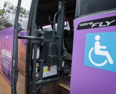 Paraná entrega 40 ônibus e 82 carros para reforçar cuidado às mulheres e pessoas idosas