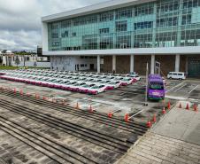 Paraná entrega 40 ônibus e 82 carros para reforçar cuidado às mulheres e pessoas idosas