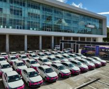 Paraná entrega 40 ônibus e 82 carros para reforçar cuidado às mulheres e pessoas idosas