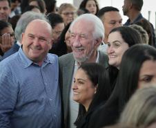 Paraná entrega 40 ônibus e 82 carros para reforçar cuidado às mulheres e pessoas idosas