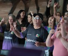 Estado lança programa Paraná Amigo da Pessoa Idosa e oficializa Bolsa Cuidador