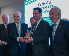 Governador Ratinho Junior recebe Troféu Guerreiro do Movimento Pró-Paraná
