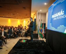 Governador Ratinho Junior recebe Troféu Guerreiro do Movimento Pró-Paraná