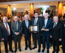 Governador Ratinho Junior recebe Troféu Guerreiro do Movimento Pró-Paraná