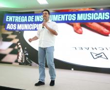 Estado entrega instrumentos musicais a 90 cidades e libera R$ 100 milhões para a cultura
