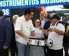 Estado entrega instrumentos musicais a 90 cidades e libera R$ 100 milhões para a cultura