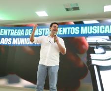 Estado entrega instrumentos musicais a 90 cidades e libera R$ 100 milhões para a cultura