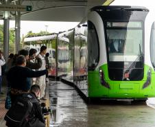 População se surpreende com tecnologia e aprova primeira viagem do Bonde Urbano Digital