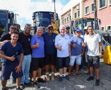 Governo do Estado entrega R$ 3,7 milhões em máquinas agrícolas para Matinhos