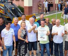 Governo do Estado entrega R$ 3,7 milhões em máquinas agrícolas para Matinhos