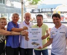 Governo do Estado entrega R$ 3,7 milhões em máquinas agrícolas para Matinhos