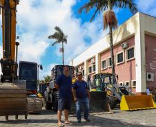 Governo do Estado entrega R$ 3,7 milhões em máquinas agrícolas para Matinhos