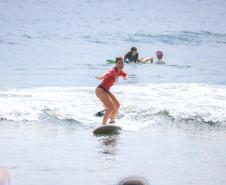 Estado inicia obras de escola de surfe para atender mais de 600 crianças no Litoral