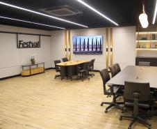 A UniFestval foi organizada em escolas temáticas, alinhadas aos pilares estratégicos do negócio, entre elas Escola do Encantamento, Escola do Varejo do Futuro, Escola do Crescimento, Escola da Qualidade e ESG, Escola do Cuidado, Escola do Acolhimento e Escola + Festval. 