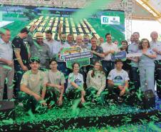 Estado inicia entrega de 687 ônibus escolares para 340 municípios