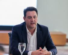 Paraná já tem 8 aplicações de polilaminina; Ratinho Junior recebe médicos e reforça apoio à pesquisa