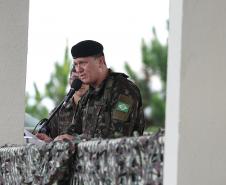 Darci Piana participa da troca de comando da 5ª Divisão de Exército, em Curitiba