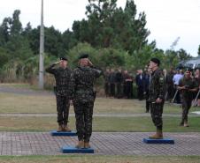 Darci Piana participa da troca de comando da 5ª Divisão de Exército, em Curitiba