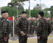 Darci Piana participa da troca de comando da 5ª Divisão de Exército, em Curitiba