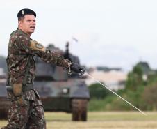 Darci Piana participa da troca de comando da 5ª Divisão de Exército, em Curitiba