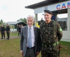 Darci Piana participa da troca de comando da 5ª Divisão de Exército, em Curitiba