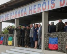 Darci Piana participa da troca de comando da 5ª Divisão de Exército, em Curitiba